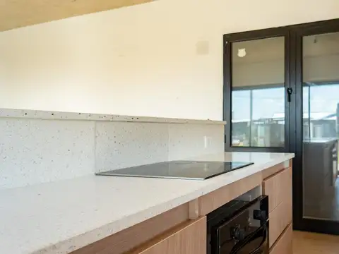 Casa de 1 dormitorio con cochera y pileta en Funes Town