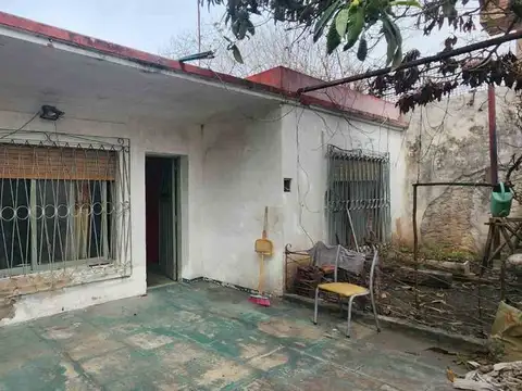 DOS CASAS PH MULTIFAMILIAR A REFACCIONAR 