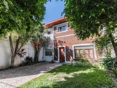 Casa 4 amb. en San Andres con Jardin - LOTE PROPIO