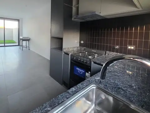 Casa 3 ambientes con 2 baños