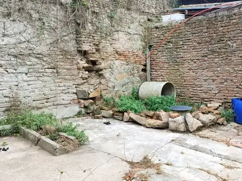 Venta de casa a reciclar en Pando