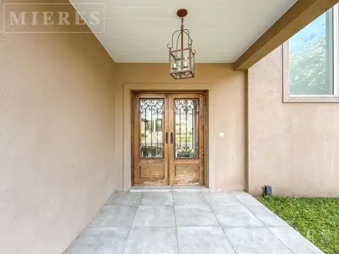 Casa 6 ambientes con 4 baños