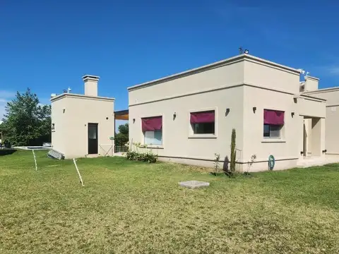 IMPONENTE CASA EN 9 DE JULIO EN ZONA DE QUINTA
