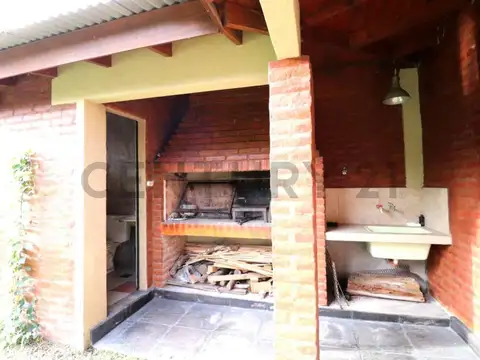 Casa en Venta con 2 cocheras