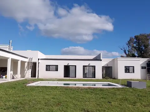 VENTA CASA A ESTRENAR COMARCAS DE LUJAN 5 AMB PISC