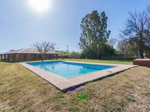 Casa en Venta con 6 cocheras