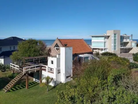 Casa 6 ambientes con 3 baños