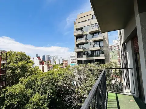 OPORTUNIDAD 2 ambientes con balcón lateral en Nuñez