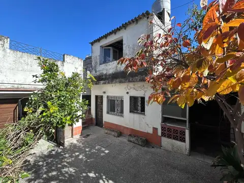 Venta PH  Lanús Oeste 4 Ambientes Cochera Patio Parrilla