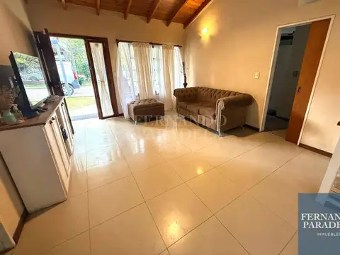 Casa en venta de 3 dormitorios c/ cochera en Villa Gobernador Udaondo