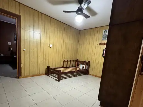 Casa 7 ambientes con 2 baños