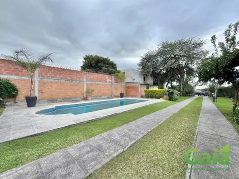 Casa en Venta con 2 cocheras