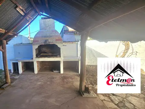 Casa en Alquiler con 3 cocheras