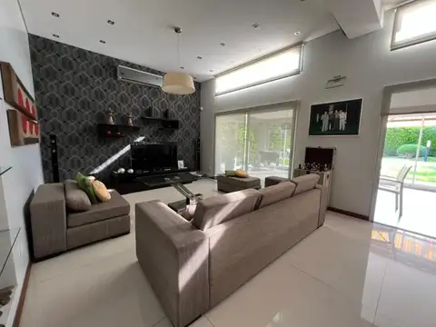 Casa en Alquiler de 3 dormitorios