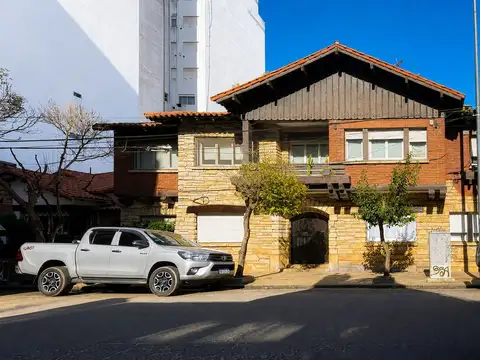 VENTA PH EN ESQUINA 4 AMB PLAZA MITRE