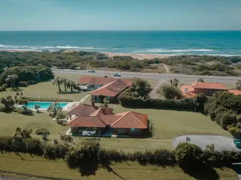 Casa en Venta con 4 cocheras
