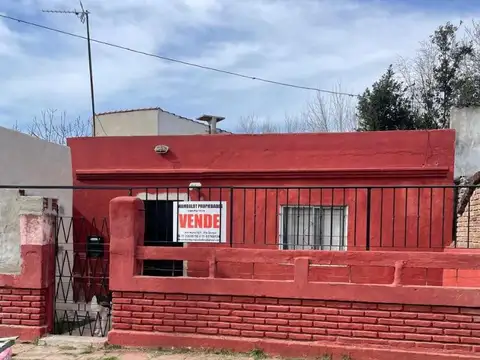 EN VENTA - Casa de 3 ambientes en Presidente Derqui.