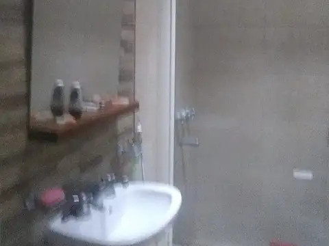 CASA 3 AMBIENTES LOTE 500 MTS 2 APROX. COCHERA PASANTE , FONDO LIBRE Y TIGLADO VILLA LUZURIAGA