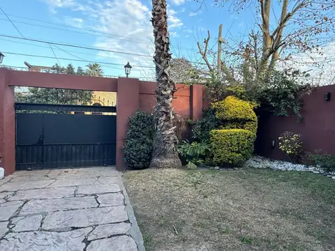 Casa 5 ambientes con 3 baños