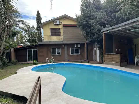 VENTA DE CASA 4 AMBIENTES 3 BAÑOS PILETA Y QUINCHO.  PARQUE LELOIR- HARAS MIRIAM APTO CREDITO