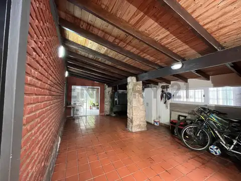 VENTA DE CASA 4 AMBIENTES 3 BAÑOS PILETA Y QUINCHO.  PARQUE LELOIR- HARAS MIRIAM APTO CREDITO