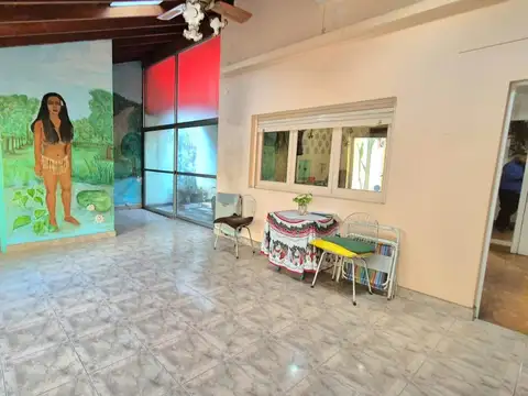 CASA 4 AMBIENTES EN VENTA EN BALLESTER CON PARQUE
