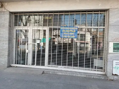 Local vidriado zona comercial