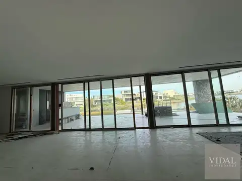 Casa en Venta con 6 cocheras