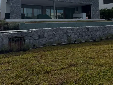 Casa en Venta con 6 cocheras