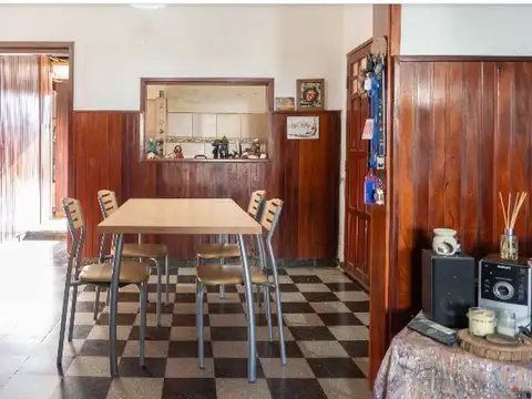 Casa + Departamento en VENTA en Berisso con pileta