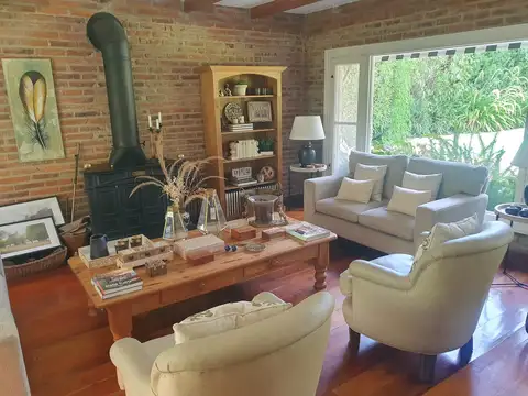 Casa 5 ambientes con 2 baños