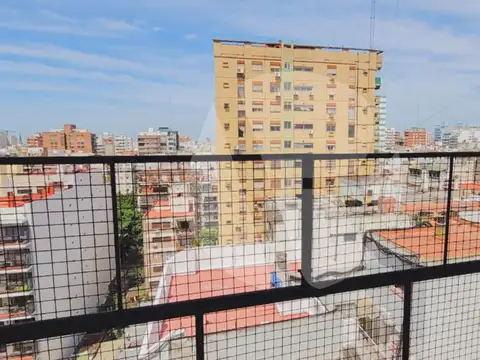 Venta departamento 3 ambientes con balcon ideal reciclar en Parque Rivadavia
