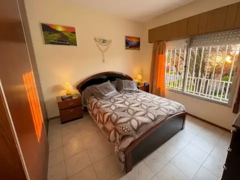 VENTA CASA 3 DORMITORIOS COCHERA B. ARROYITO