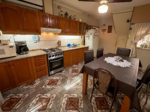 Casa 4 ambientes con 2 baños