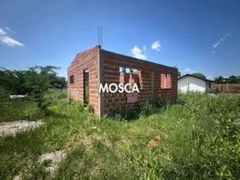  vendo con mejoras Terreno en Francisco Alvarez 