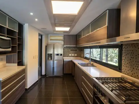 Casa 6 ambientes con 3 baños