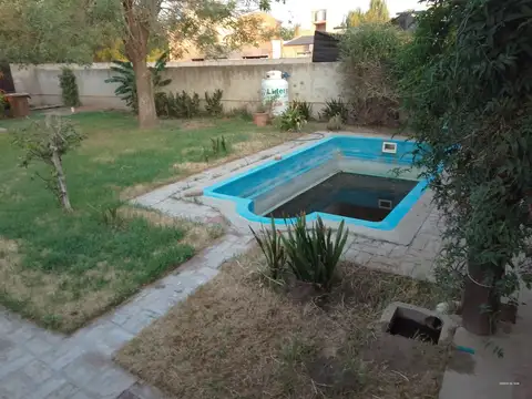 Casa en Venta con 3 cocheras
