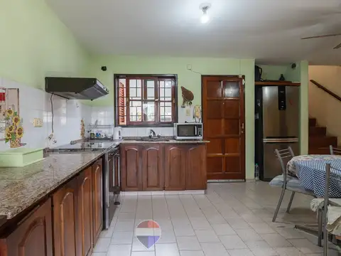 Casa en Venta con 2 cocheras