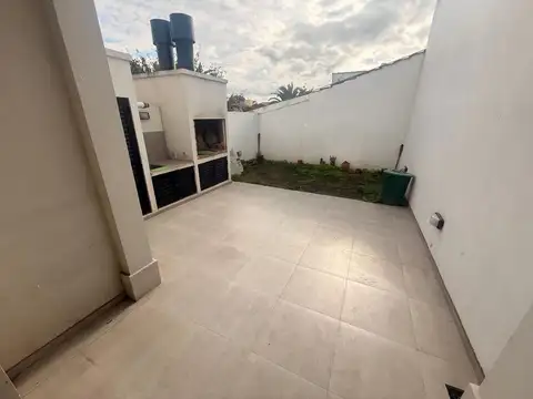 Duplex de tres ambientes en alquiler 24 meses con jardin