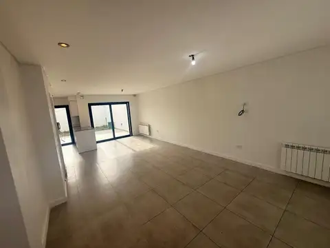 Duplex de tres ambientes en alquiler 24 meses con jardin