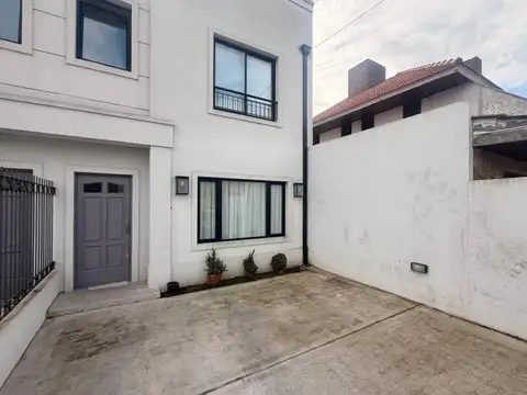 Duplex de tres ambientes en alquiler 24 meses con jardin