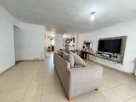 Casa en Venta con 4 cocheras