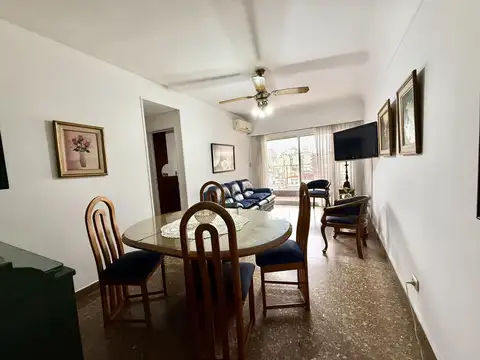 Departamento venta 4 ambientes con dependencia y balcon corrido, luz todo el día.