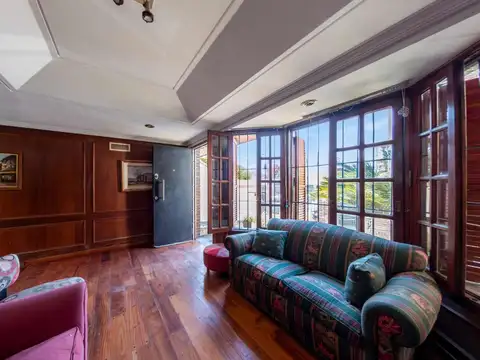Casa en Alquiler con 2 cocheras