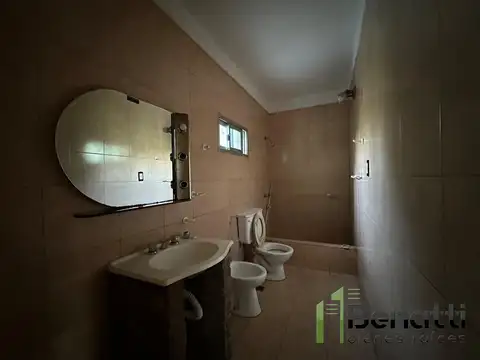 Casa en Alquiler con 1 cochera