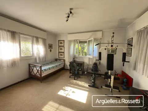 Casa en Venta con 4 cocheras