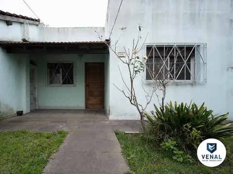 Venta de casa en Burzaco 5 ambientes, multifamiliar, ideal ampliación, a refaccionar 395 m² terreno