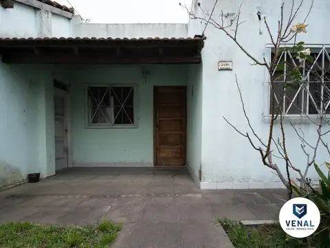 Casa 5 ambientes con 1 baño
