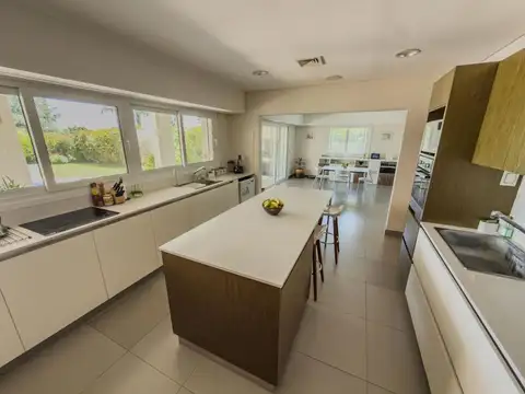 Venta Casa 6 ambientes con paneles solares