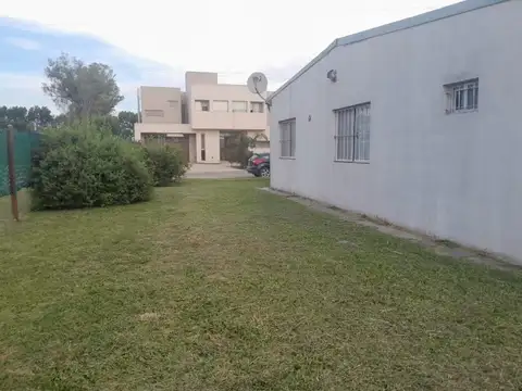 Casa 2 ambientes con 2 baños